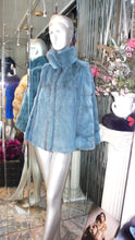 Load image into Gallery viewer, Natural Mink Fur Cape
